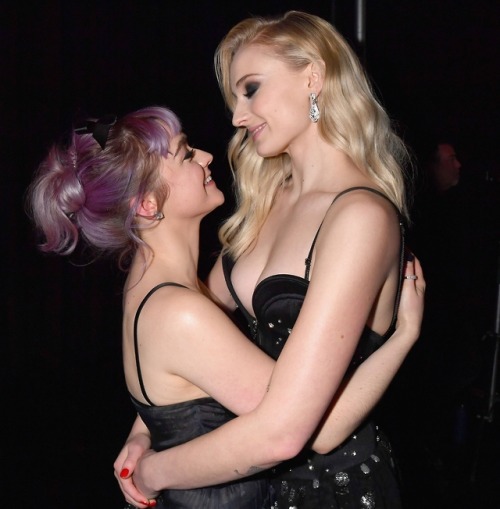 celebrityhunnies:Maisie Williams and Sophie Turner