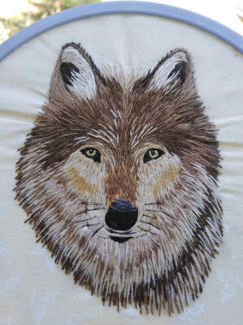 Hand-embroidered Grey WolfEtsy: @beebordandoInstagram: @beebordandodon’t delete the caption