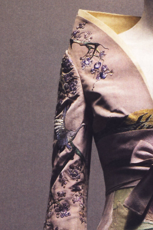 salveo2-deactivated20130804:  Alexander McQueen, spring 2005  Dress of lilac silk appliquéd with sil