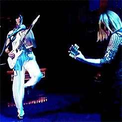 itsactuallycorrine:  sleater-kinney performs “a new wave” on letterman (x) 