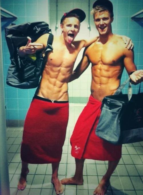 bromocollegestud:  Hitting the showers with my main bro