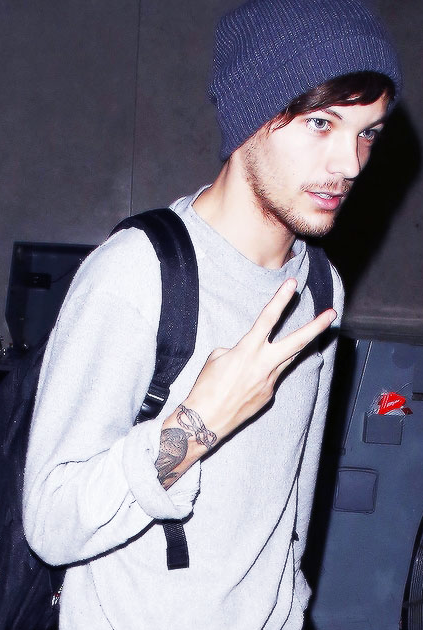 pintsizelwt:Louis + grey sweaters
