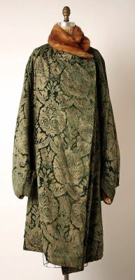 fawnvelveteen:  Evening coat by Fortuny