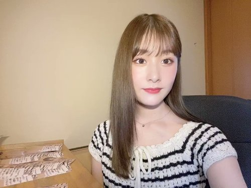 加藤美南さんのツイート: 生写真のサイン 書かせて頂いてます ありがたいことに本当に沢山 書かせて頂いてます。 全て丁寧に書かせて頂きますので楽しみにしててね❤︎❤︎ ありがとうございます https