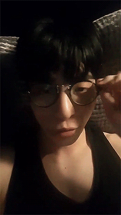 blingjonghyun:  please please wear glasses more often