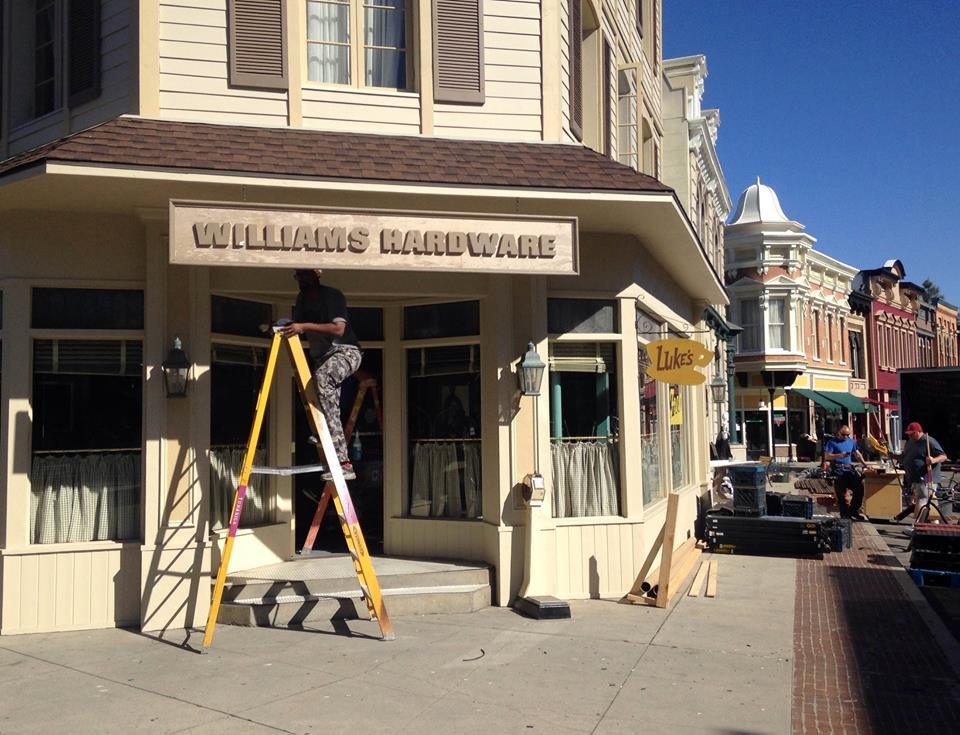 alyssinmymind:  Welcome back Stars Hollow ♥ ps. THANKS KimR. for the photos  