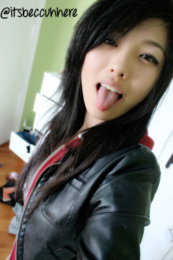 fuckyeahhsexyasians:  I’ll be chinky today and squint like all my asian homies out there ♥ http://itsbeccuhhere.tumblr.com/