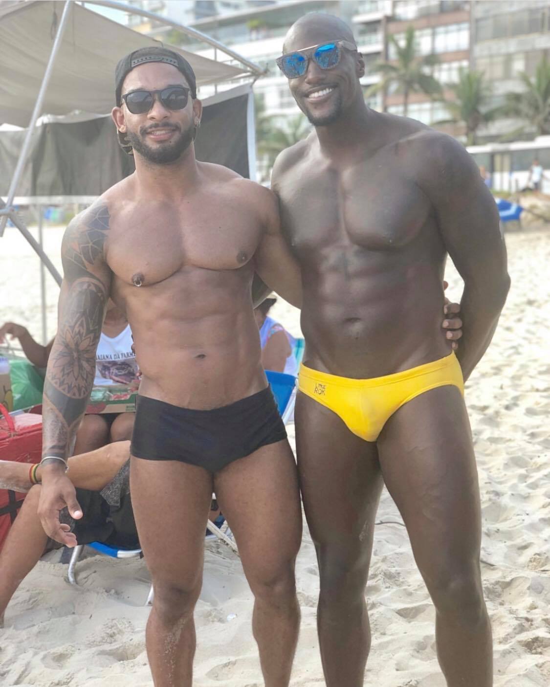 sticks-01:  menplez1:  charlibal:  Tall Chocolate Handsome Material  I luv me some