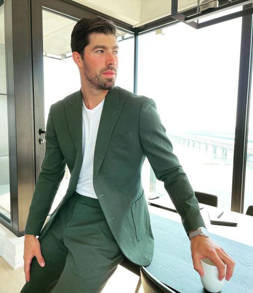 Green Seersucker Custom Suit, perfect for this summer ☀️ #customsuits #madetomeasure #bespoke #beglo