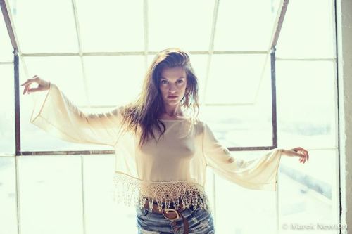 Photoshoot at a Loft in dtla, perfect light. Played with the shirt transparency. I like that shoot. 