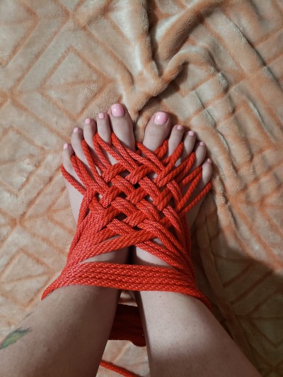 miss-submissive31:My first solo shibari tie. Could definitely be tighter on the ankles,