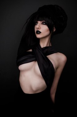 mlafetishism:  Gothic “Haute-Couture” !