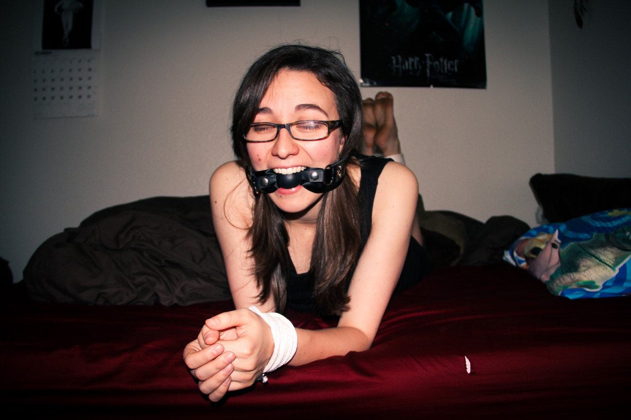 her-silent-face:  Head on over to my deviant art page is you’re interested in custom