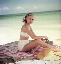 admonitionstoaspecialperson:Grace Kelly, Jamaica, 1954, in a Hermes bathing suit