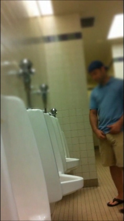 njstud:  damn….big cocked freeballer (check out the bulge in the first pic).  Then he whips it out….a real fat slab.