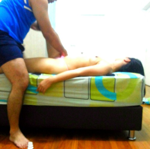 slymslerz83: Babak 7…. Kemudian, si mamat menurunkan kaki kiri wife aku dan mengangkat kaki k