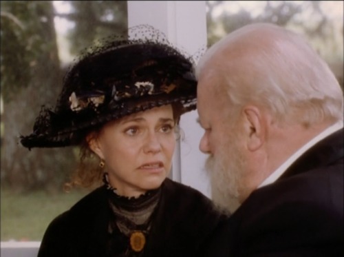  A Woman of Independent Means(TV Mini Series) -Part I(1995) Charles Durning as Andrew Alcott