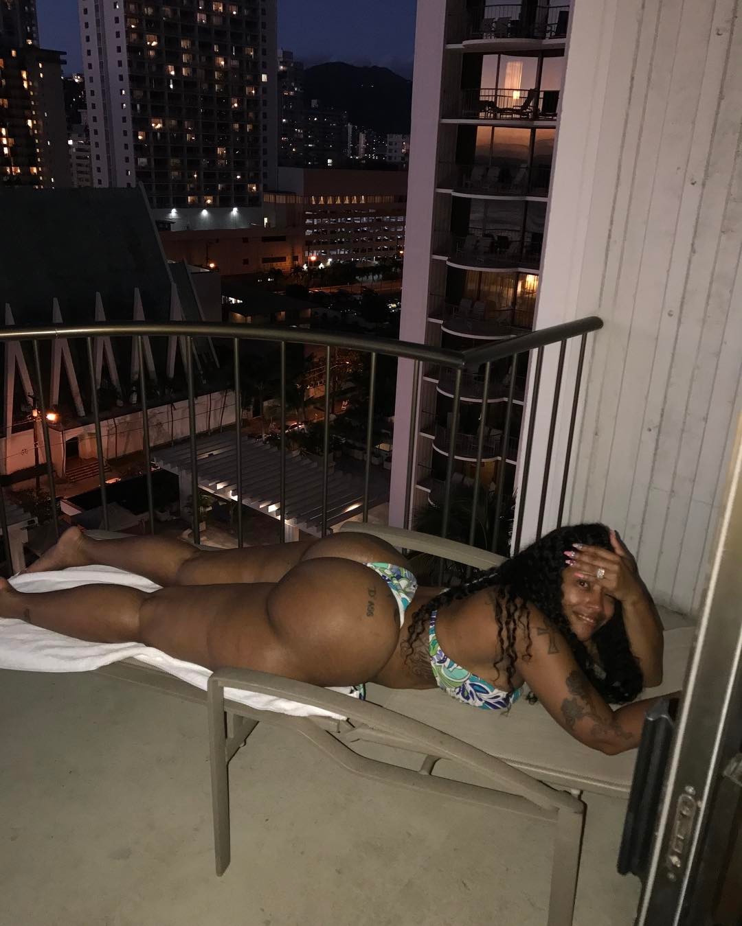 planetofthickbeautifulwomen2:  Cherokee D’Ass on vacation in Hawaii 2017