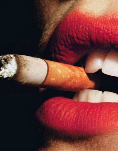 madamedufraise:  Jolie photo mais quelle saleté cette clope !