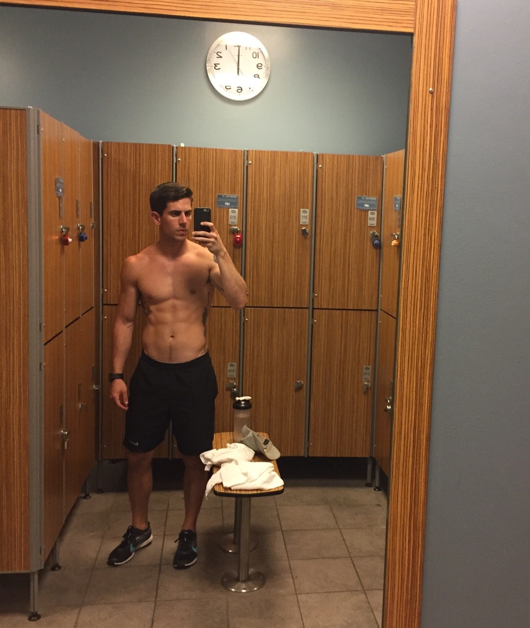 deliciouslydapper:Another day, another gym selfie.
