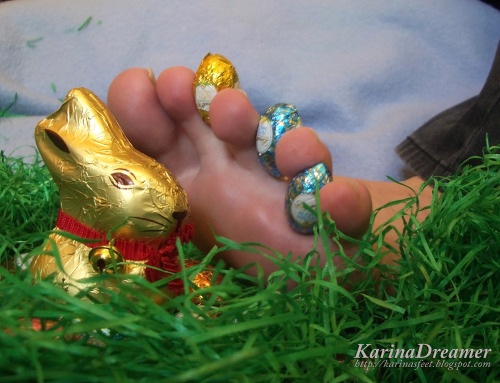 karinasfeet: My dear Tumblr friends,I wish you all a great Easter Weekend! Kisses, Karina (ka