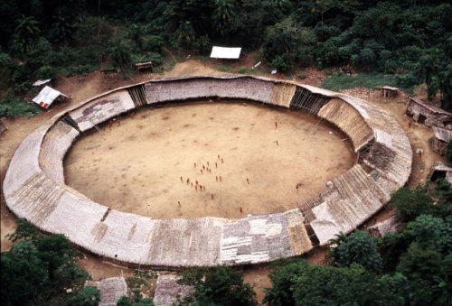 Shabono, Yanomami communal dwelling / Venezuela, Brasil