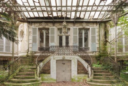 steampunktendencies: Stunning Abandoned Homes Are Surprisingly Full Of Life “Abandoned homes a