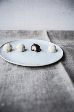 saltedtartine:  raw vegan almond joys. 