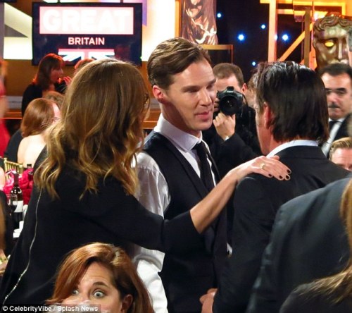 touchedmuch: Rubbing Elbows Benedict talking with Sean Penn and Julia Roberts at the Jaguar Britanni