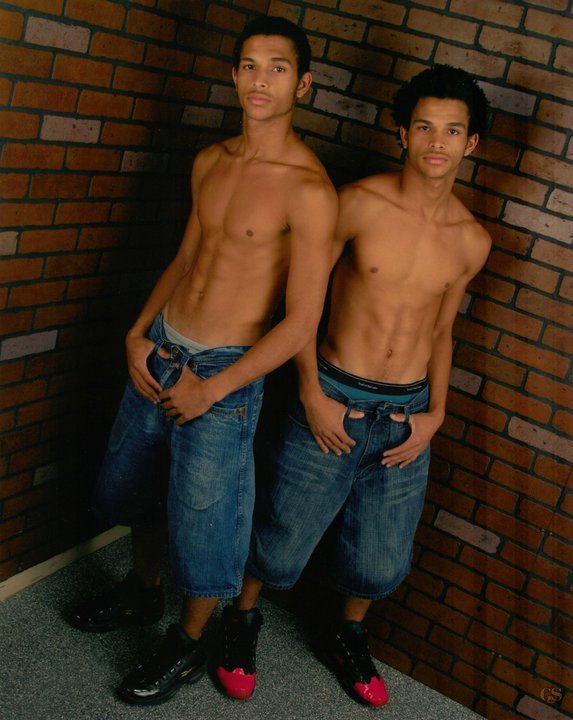 beautifulmenofcolor:  Sexy Twins Set 