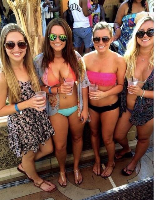 crazybikinigirls: You’re Those Girls Looking Good in a Bikini
