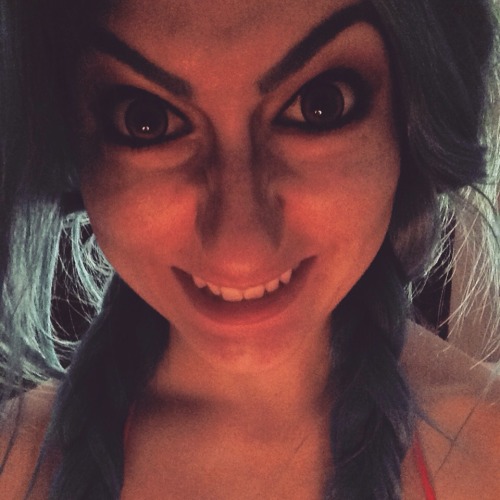 brittxedo:So if you don’t happen to follow me on Instagram and would like to im deviouslilwolf   Anyway here are some more Jinx pictures from this morning ;D