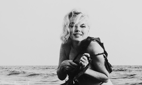 beauvelvet:  Marilyn Monroe at Santa Monica Beach.  Photos by George Barris, 1962.