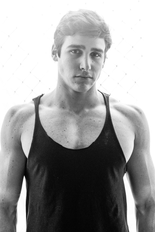 radkidintown:  WHO THE HELL IS THIS GUY. I FELL IN LOVE WITH HIM RIGHT AWAY. 