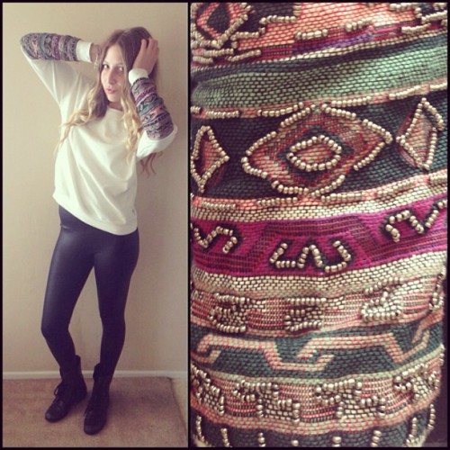 Hello beautifuls, I am totally obsessed with this beaded blanket sleeve sweater from Forever 21. I w