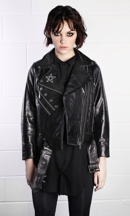 daily-melclarke: Mellisa Clarke by Disturbia