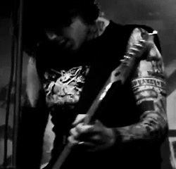 25cellophane31:  5’6 maniac guitarist 