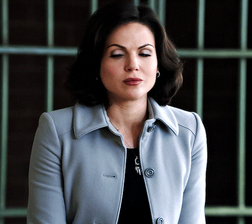 Friendly Reminder That Lana Fucking Improvised This Scene (Regina Sitting On Emma's Desk) And What We