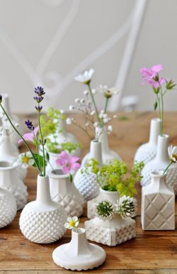 apartmenttherapy:  Create a centerpiece with