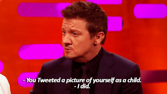 moviefanjen:  trcunning:  sandandglass:  Graham Norton s17e03Elizabeth Olsen thinks