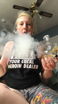 XXX mfh4azn:zombieemammii:It’s nice to smoke photo