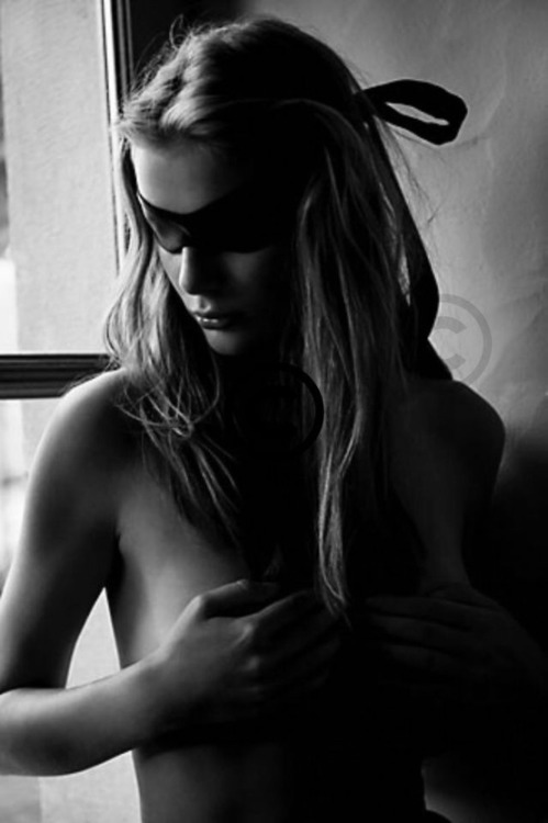 maasterpain13:  xxdharax:  Ed è in quel buio che ritrovo me stessa dove il silenzio non è mai silenzioso ed i sussurri dipingono il corpo nel bruciare dei sensi del  totale abbandono. dhara  MasterOrSlave