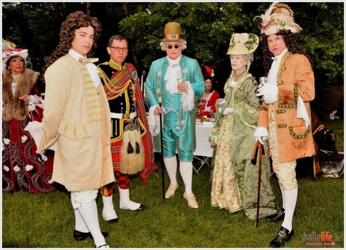 ~▪~ Victorian Picnic ~▪~ Photo 1: by Jeannine Völkel (MDR Jump) Photo 2: by Manfred Boide (ha