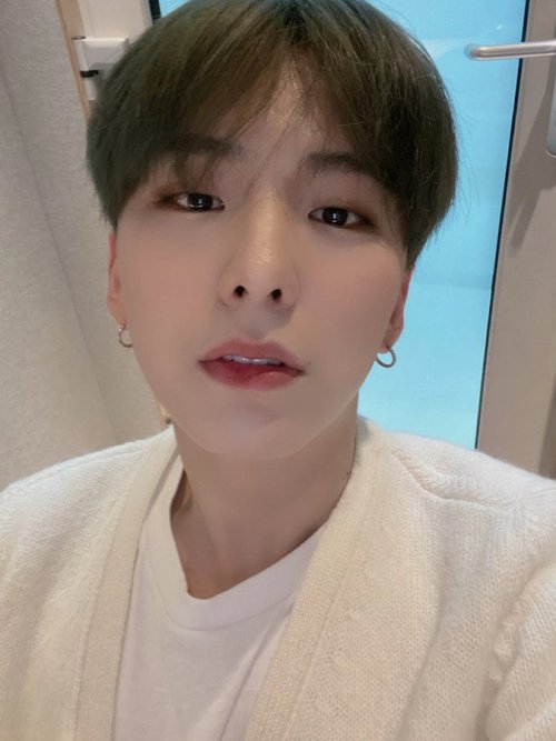 200411 @OfficialMonstaX Twitter Update [#기현] 몬베베 빌리버 커버한거 어때요???? 많이 들어주세요!!!!!!!!!!!!!!!![#KIHYUN] 