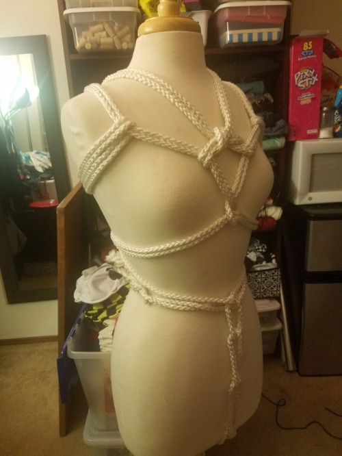 Tried again using the smaller ropes. Like this aswell, changed a few things, and the back came out m
