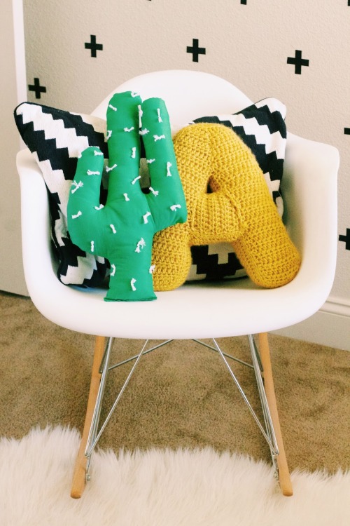 DIY Easy Cactus Pillow Tutorial from Everything Emily. This is the knot some quilters use. I tie my 