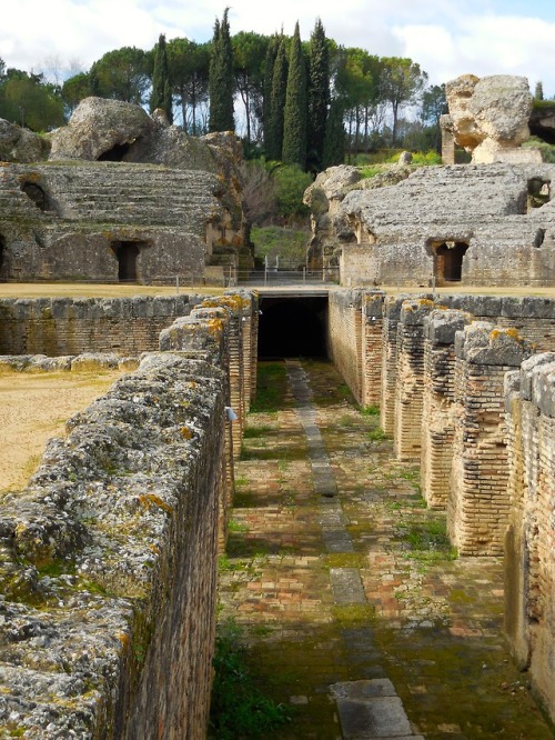 Ruinas del ampitheatre de la era romana (coliseo), Italica, Sevilla, 2016.The areas beneath the floo