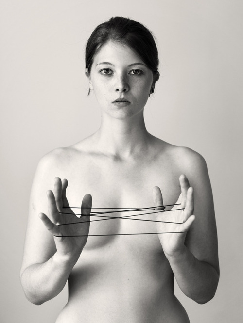 lightnessandbeauty:  Astrid Schultz, Die Fadenspielerin, 2016. 