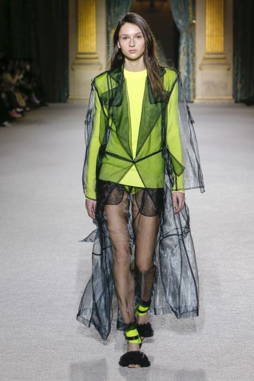 flowersandfutures:Balmain’s latest collection is super-futuristic, and strikes me as very sola