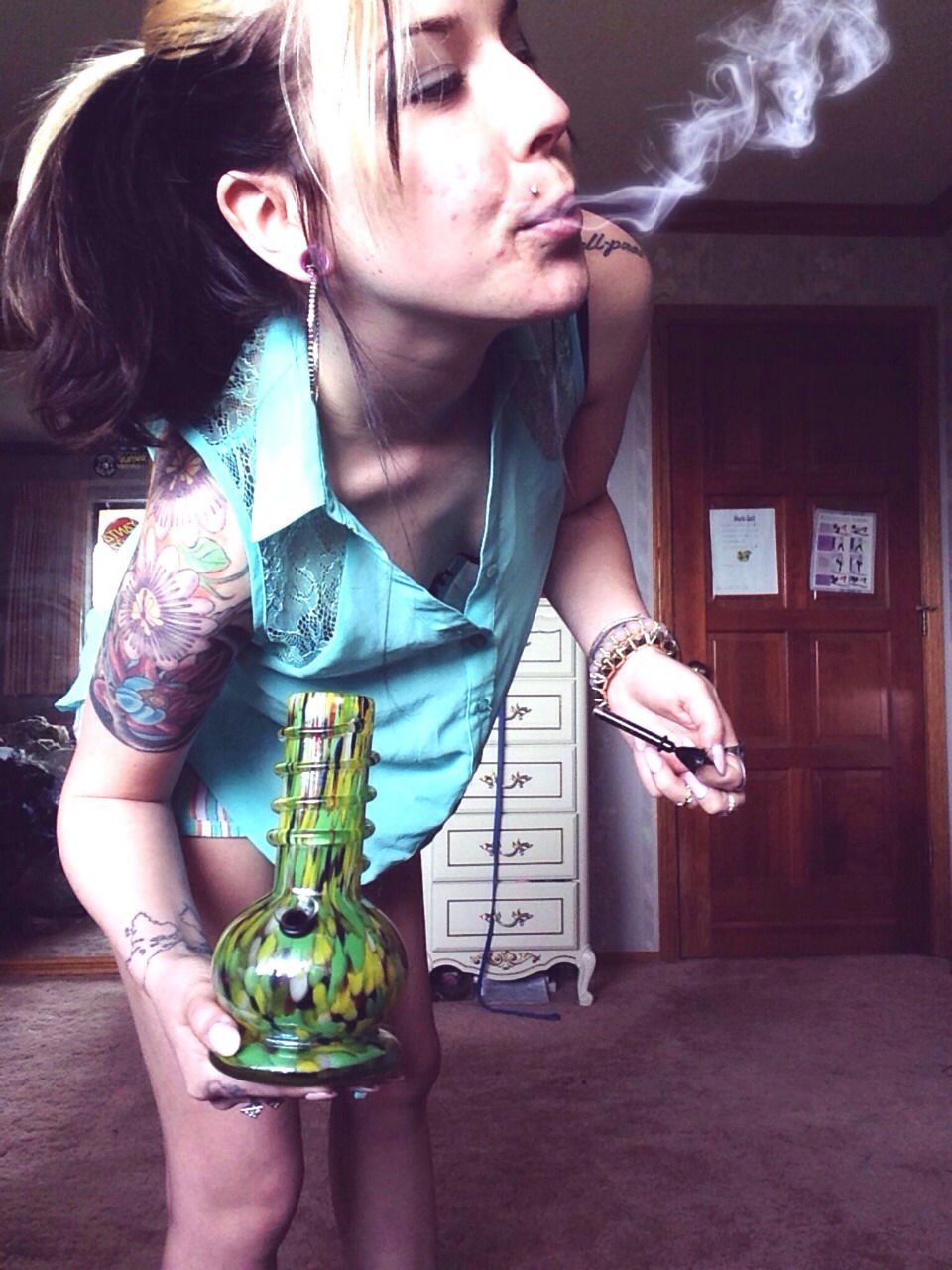 honeybluntbliss:  Weed find peace while tokin’ 